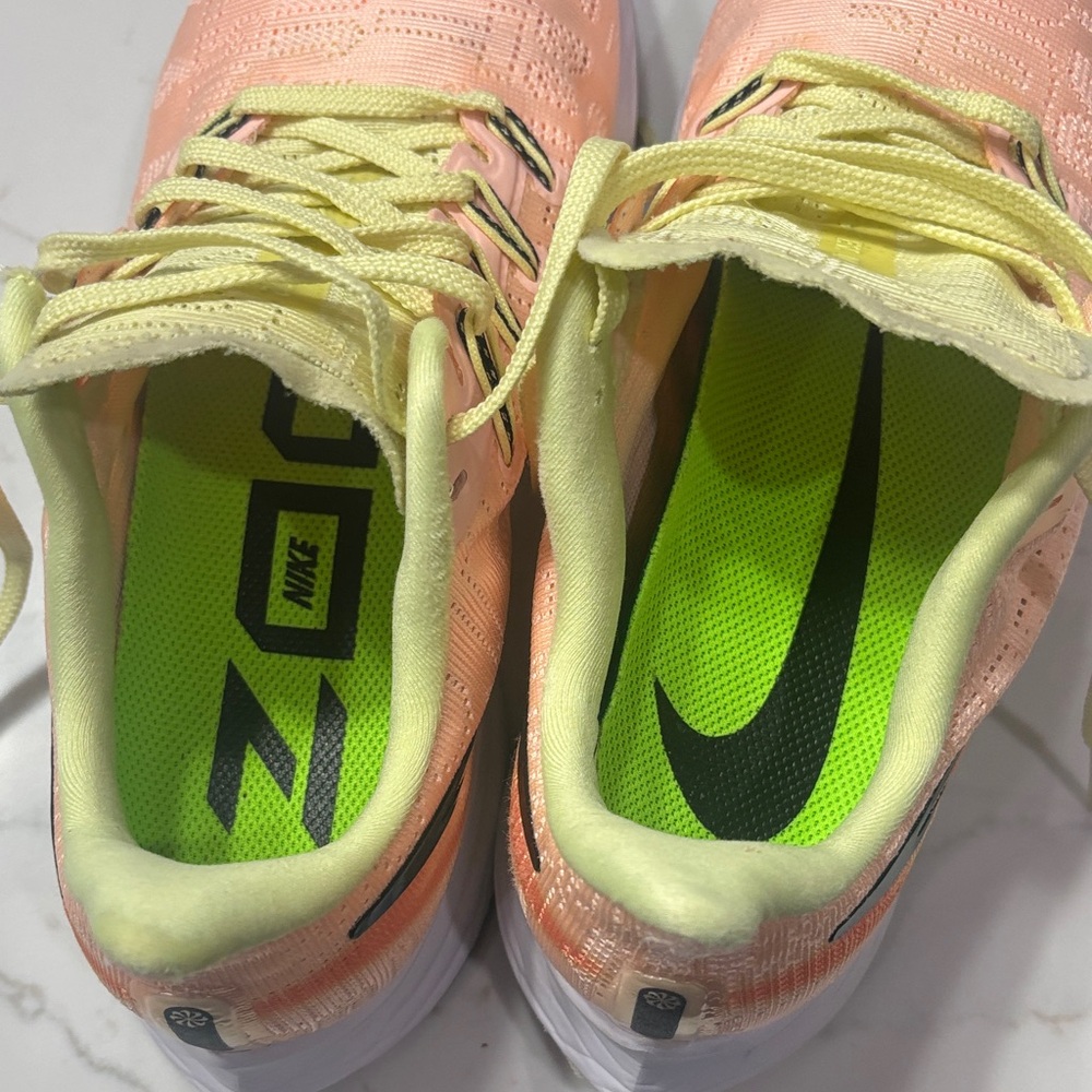 Nike Women's Peach and Black Sneakers GYM - Picture 13 of 17
